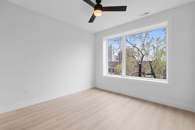 904 W Dakin Street 401, Chicago, IL 60613