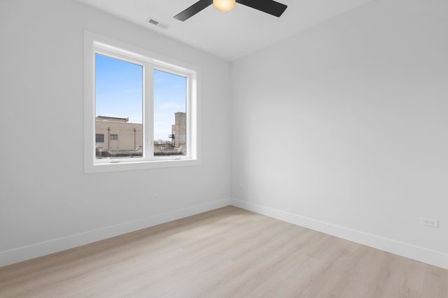 904 W Dakin Street 401, Chicago, IL 60613