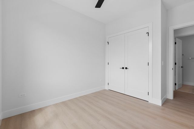 904 W Dakin Street 401, Chicago, IL 60613