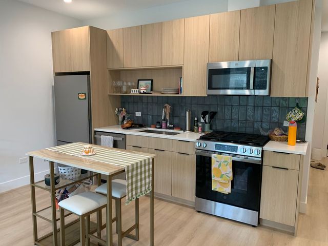 904 W Dakin Street 401, Chicago, IL 60613