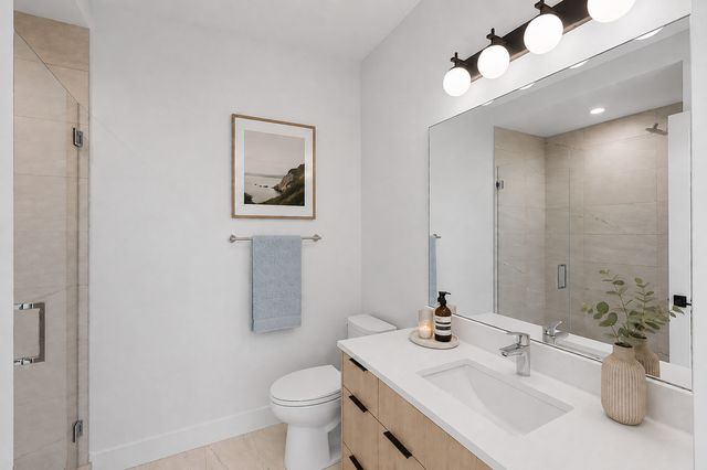 904 W Dakin Street 401, Chicago, IL 60613