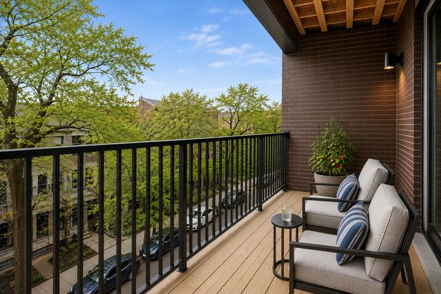 904 W Dakin Street 401, Chicago, IL 60613
