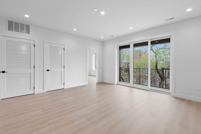 904 W Dakin Street 401, Chicago, IL 60613