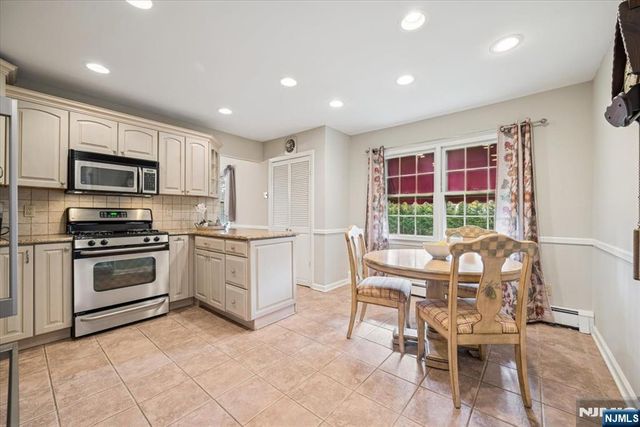 15 Beech Drive, Morris Plains Borough, NJ 07950