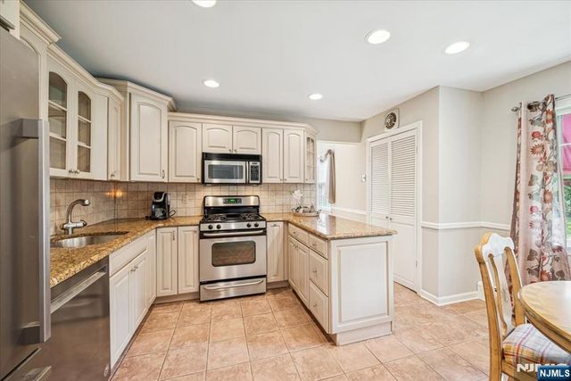 15 Beech Drive, Morris Plains Borough, NJ 07950