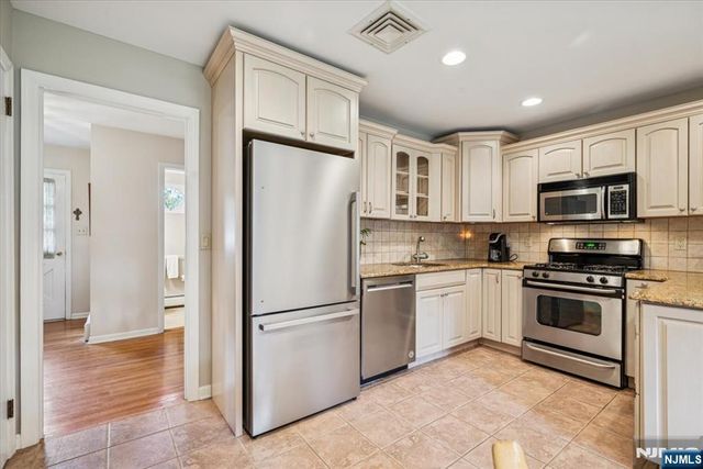 15 Beech Drive, Morris Plains Borough, NJ 07950