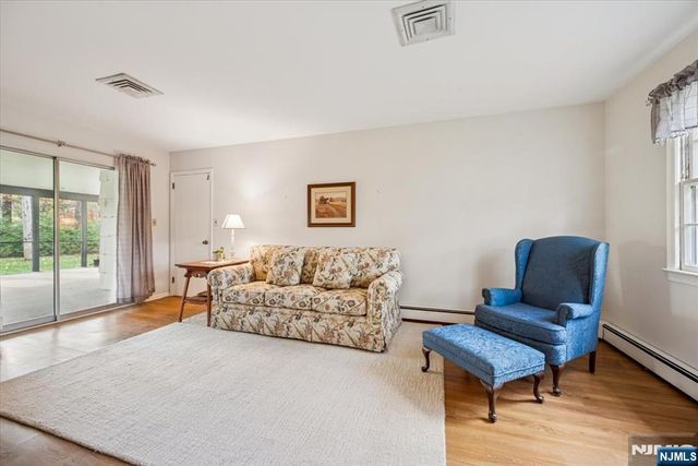 15 Beech Drive, Morris Plains Borough, NJ 07950