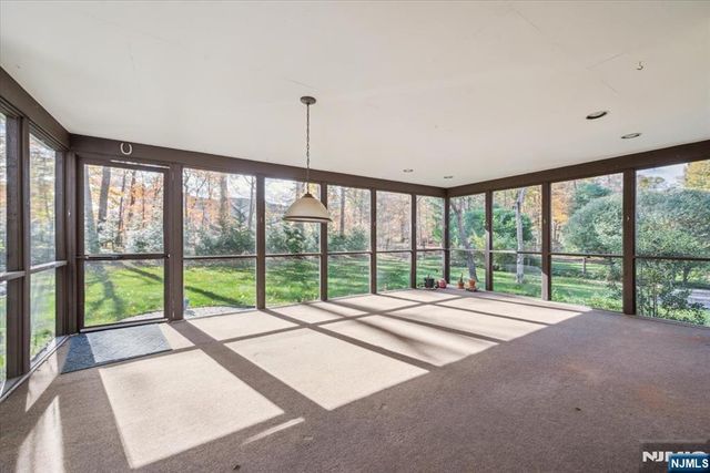 15 Beech Drive, Morris Plains Borough, NJ 07950