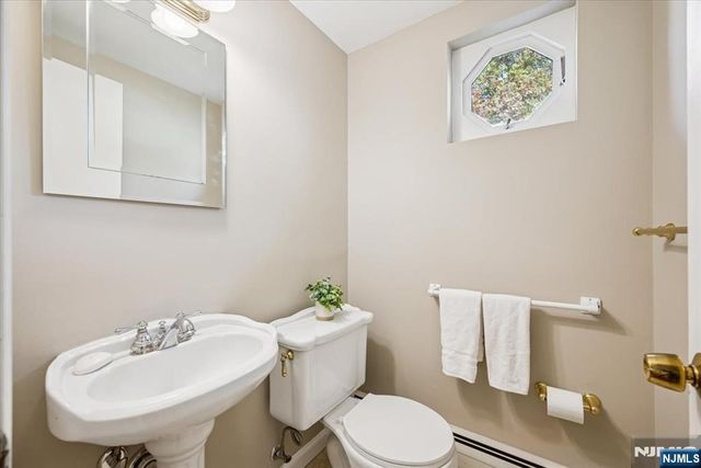 15 Beech Drive, Morris Plains Borough, NJ 07950