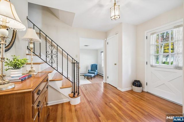 15 Beech Drive, Morris Plains Borough, NJ 07950