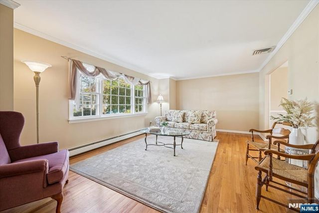 15 Beech Drive, Morris Plains Borough, NJ 07950