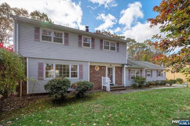 15 Beech Drive, Morris Plains Borough, NJ 07950