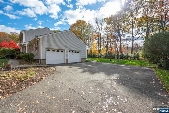 15 Beech Drive, Morris Plains Borough, NJ 07950