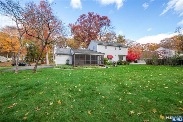 15 Beech Drive, Morris Plains Borough, NJ 07950