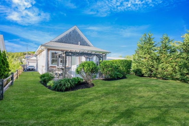 11 Willow Street, Aquebogue, NY 11901