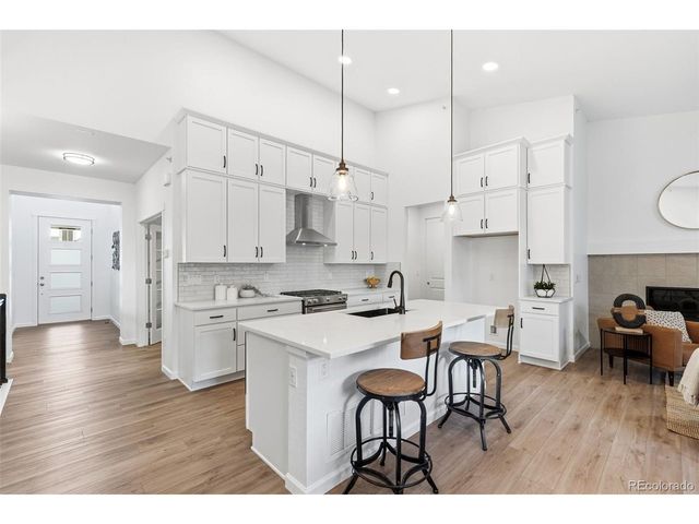 8283 S Queen St, Littleton, CO 80127