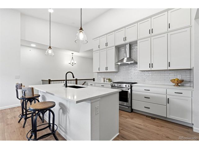 8283 S Queen St, Littleton, CO 80127