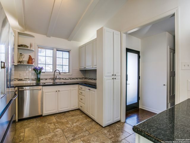 526 E Nottingham, San Antonio, TX 78209