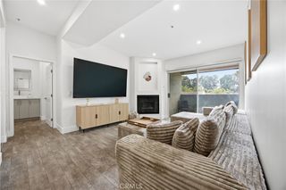 15455 Sherman Way 27, Van Nuys, CA 91406