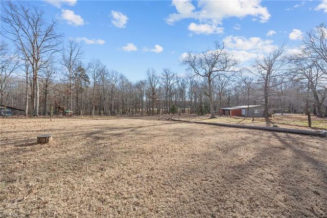 301 Beck Forest Lane, Thomasville, NC 27360