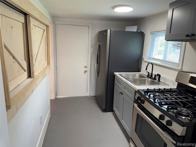 12415 Vernon Avenue, Warren, MI 48089