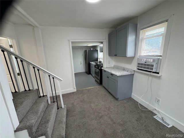 12415 Vernon Avenue, Warren, MI 48089