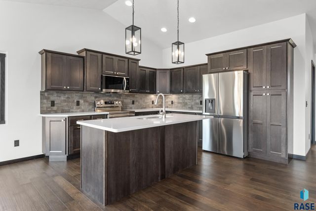 5413 E 64th St, Sioux Falls, SD 57108