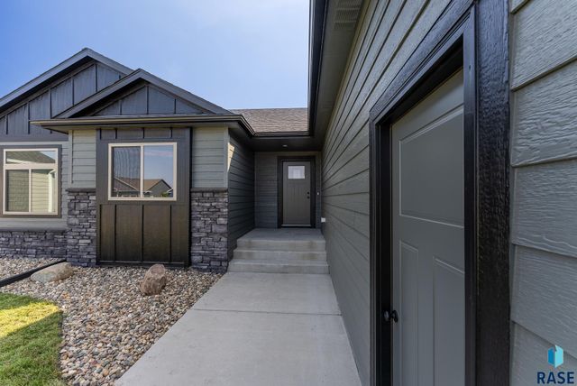 5413 E 64th St, Sioux Falls, SD 57108