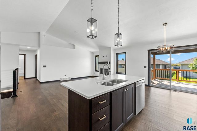 5413 E 64th St, Sioux Falls, SD 57108