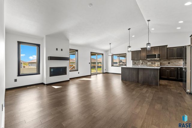 5413 E 64th St, Sioux Falls, SD 57108