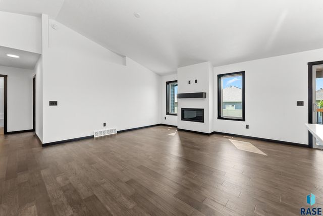 5413 E 64th St, Sioux Falls, SD 57108