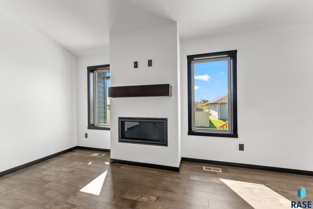 5413 E 64th St, Sioux Falls, SD 57108
