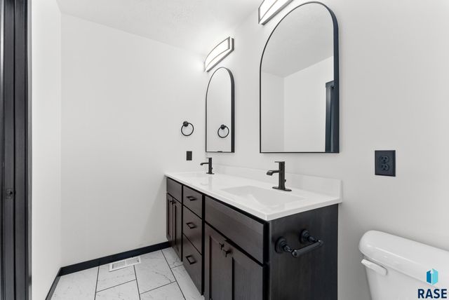 5413 E 64th St, Sioux Falls, SD 57108