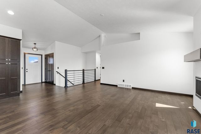 5413 E 64th St, Sioux Falls, SD 57108