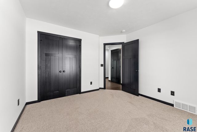5413 E 64th St, Sioux Falls, SD 57108