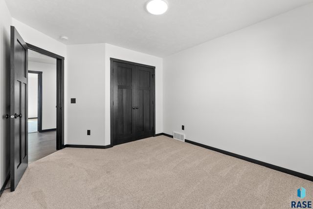 5413 E 64th St, Sioux Falls, SD 57108