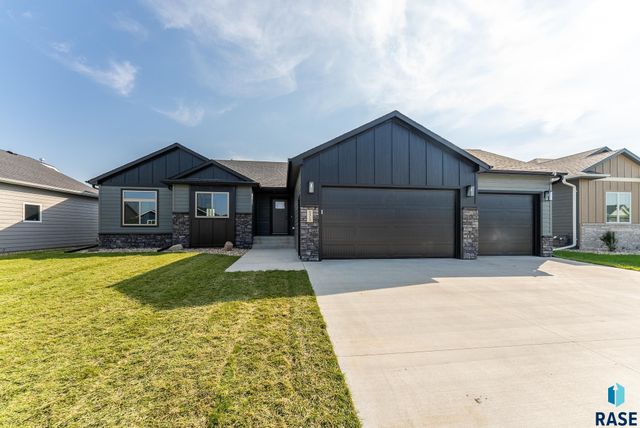 5413 E 64th St, Sioux Falls, SD 57108