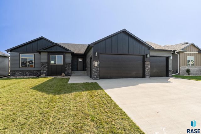 5413 E 64th St, Sioux Falls, SD 57108