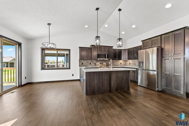 5413 E 64th St, Sioux Falls, SD 57108