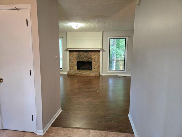 2982 Hillwood Drive, Lawrenceville, GA 30044