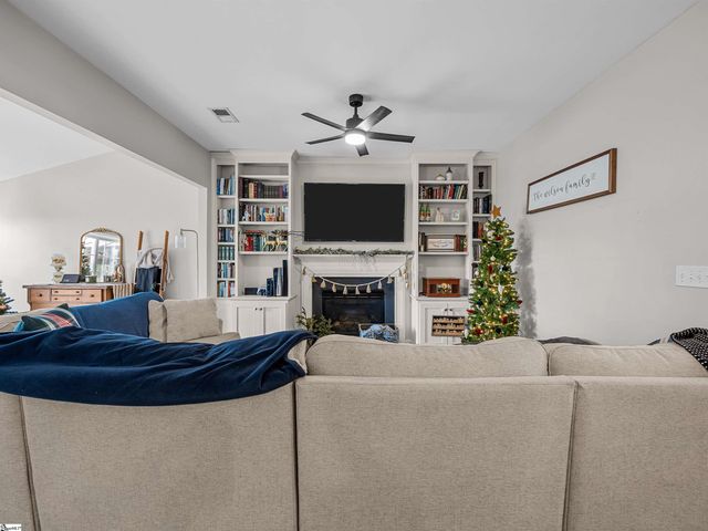 135 Castleton Circle, Boiling Springs, SC 29316