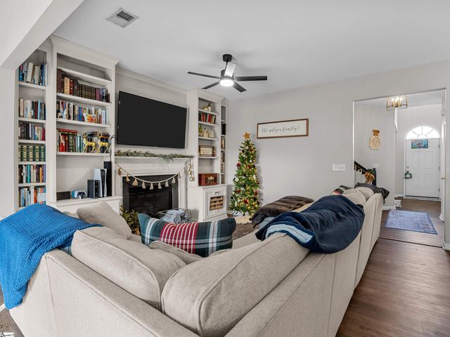 135 Castleton Circle, Boiling Springs, SC 29316