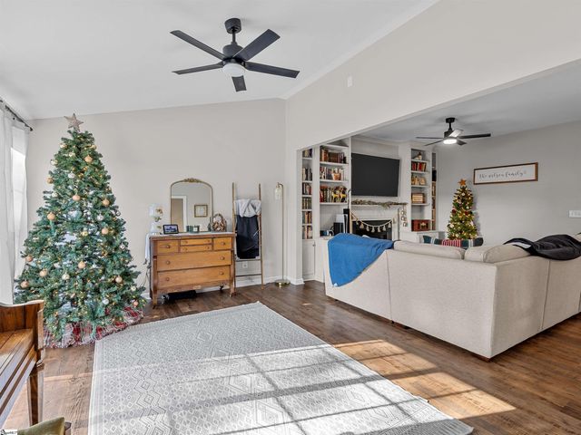 135 Castleton Circle, Boiling Springs, SC 29316