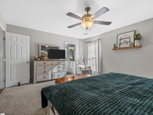 135 Castleton Circle, Boiling Springs, SC 29316