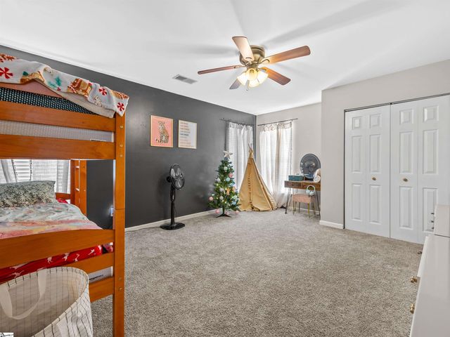 135 Castleton Circle, Boiling Springs, SC 29316