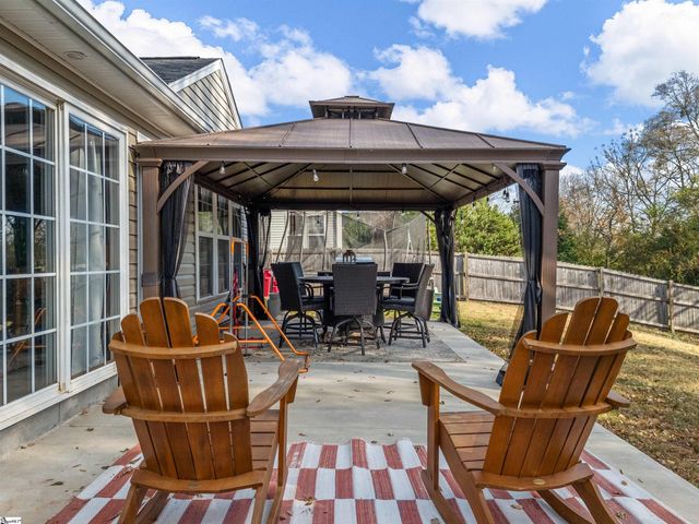 135 Castleton Circle, Boiling Springs, SC 29316