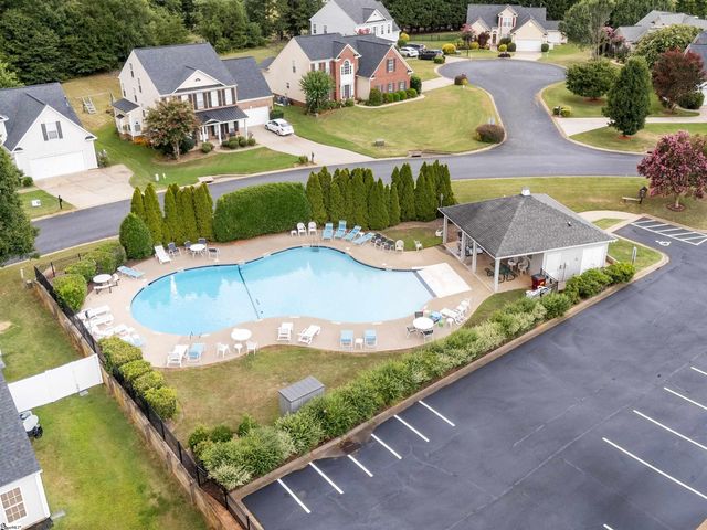 135 Castleton Circle, Boiling Springs, SC 29316