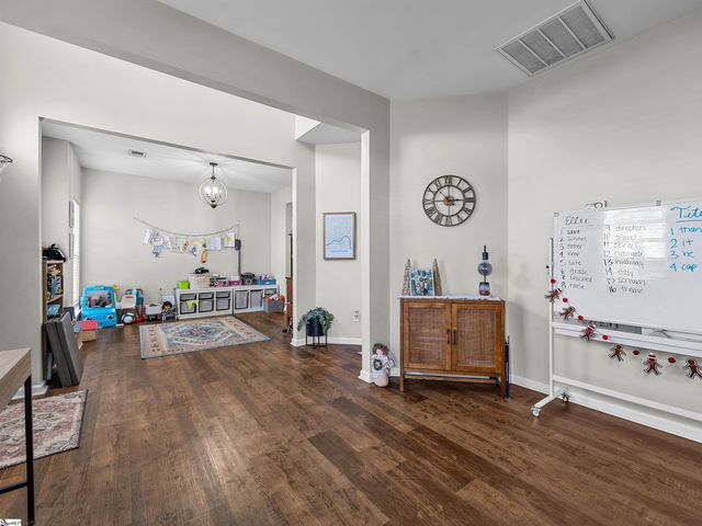 135 Castleton Circle, Boiling Springs, SC 29316