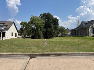 26 Hillsborough Drive E, Montgomery, TX 77356