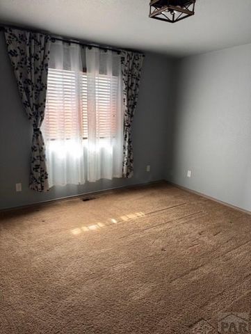 5912 Polly Ct, Pueblo, CO 81008